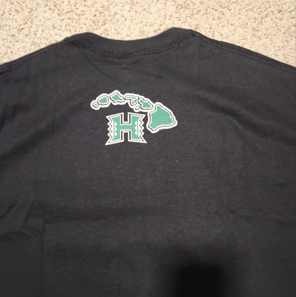 University of Hawaii Shirt - Picture 3 of 4